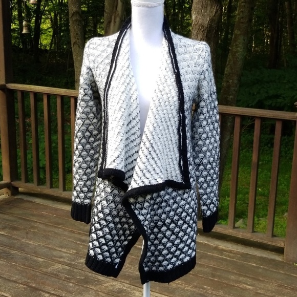 ROMEO + JULIET Couture Black and White Size L Cardigan